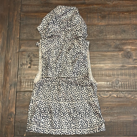 Lululemon. Women’s vest. Leopard print. Size 6. - Picture 5 of 8